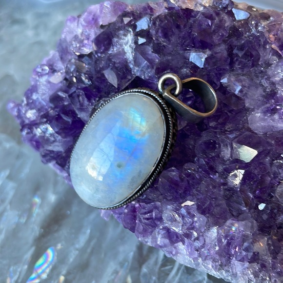 Jewelry - Vintage Moonstone Pendant